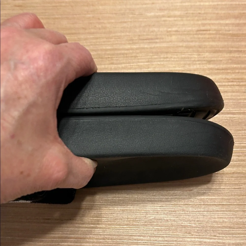 DKNY Black Slides with White Logo - Picture 3 of 4